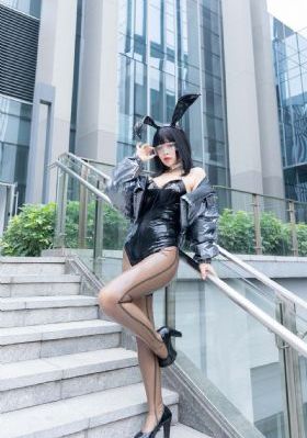 不扣纽扣的女孩