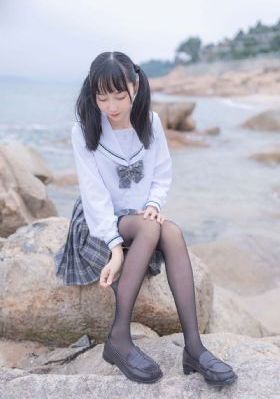 卡芙卡被扒开腿狂动漫
